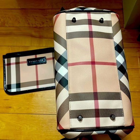 Burberry Nova Small Canterbury tote with wallet insert. - Picture 7 of 9